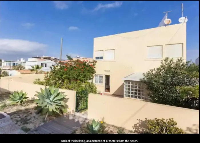 Blife Faro Beach Hostel & Rooms